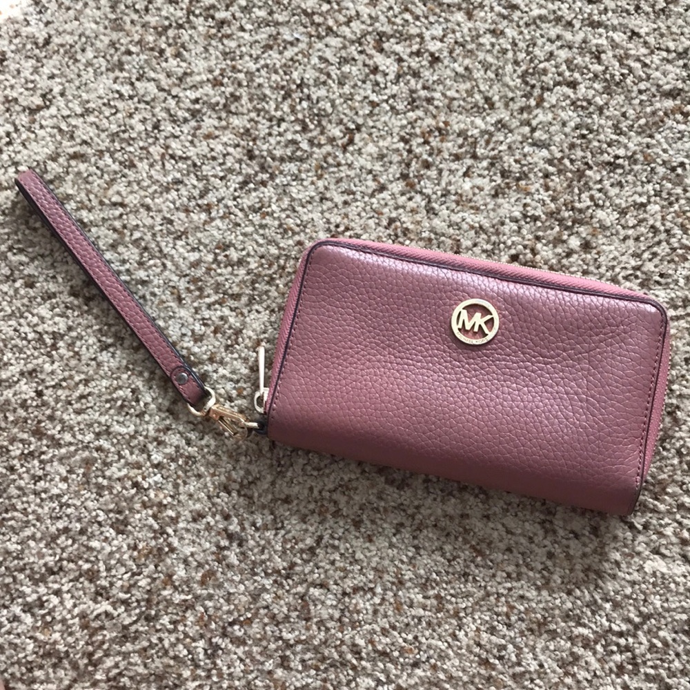 Michael Kors Wristlet - Rose Gold